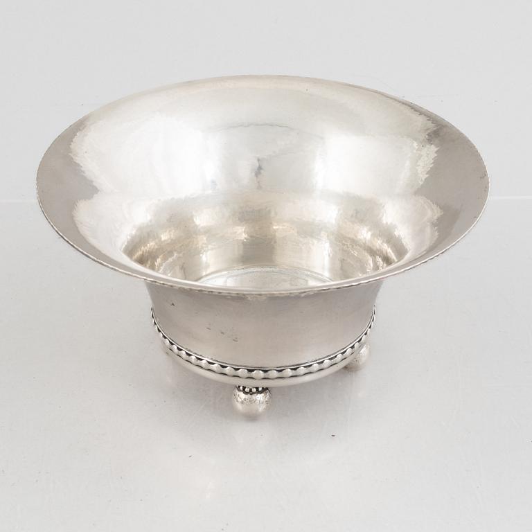 A silver bowl and dish, K Anderson Stockholm 1917.