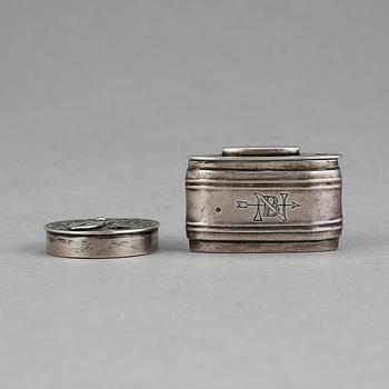 DOSOR, silver, 2 st, 1800/1900-tal. Total vikt 22 g.