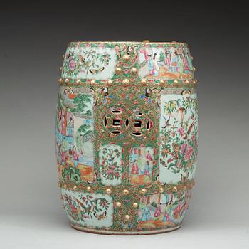 TRÄDGÅRDSPALL, porslin. Qing dynastin, Kanton, 1800-tal.