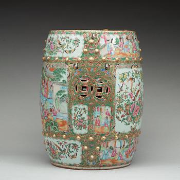 A Canton famille rose garden seat, Qing dynasty, 19th Century.