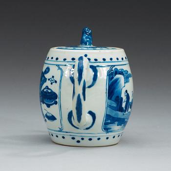 A blue and white tea pot with cover, Qing dynasty, Kangxi (1662-1722).