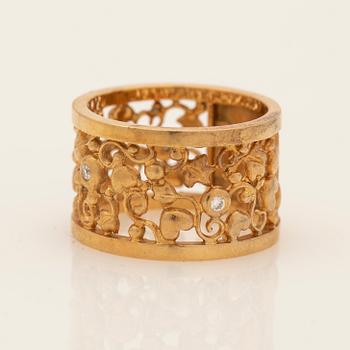 Ole Lynggaard, ring, 18K gold with brilliant-cut diamonds.
