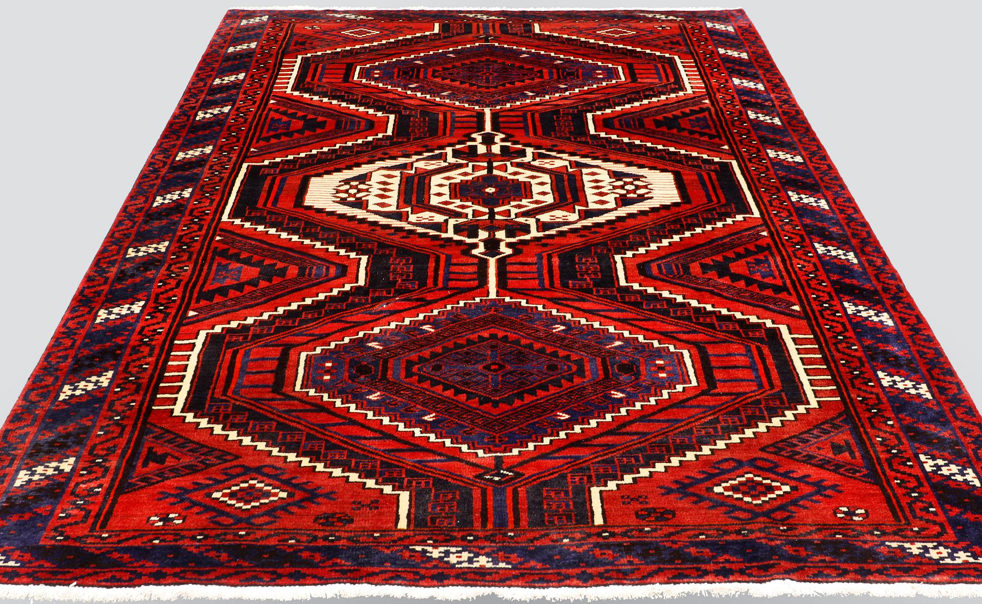 A carpet, Kashgai, ca 323 x 220 cm.