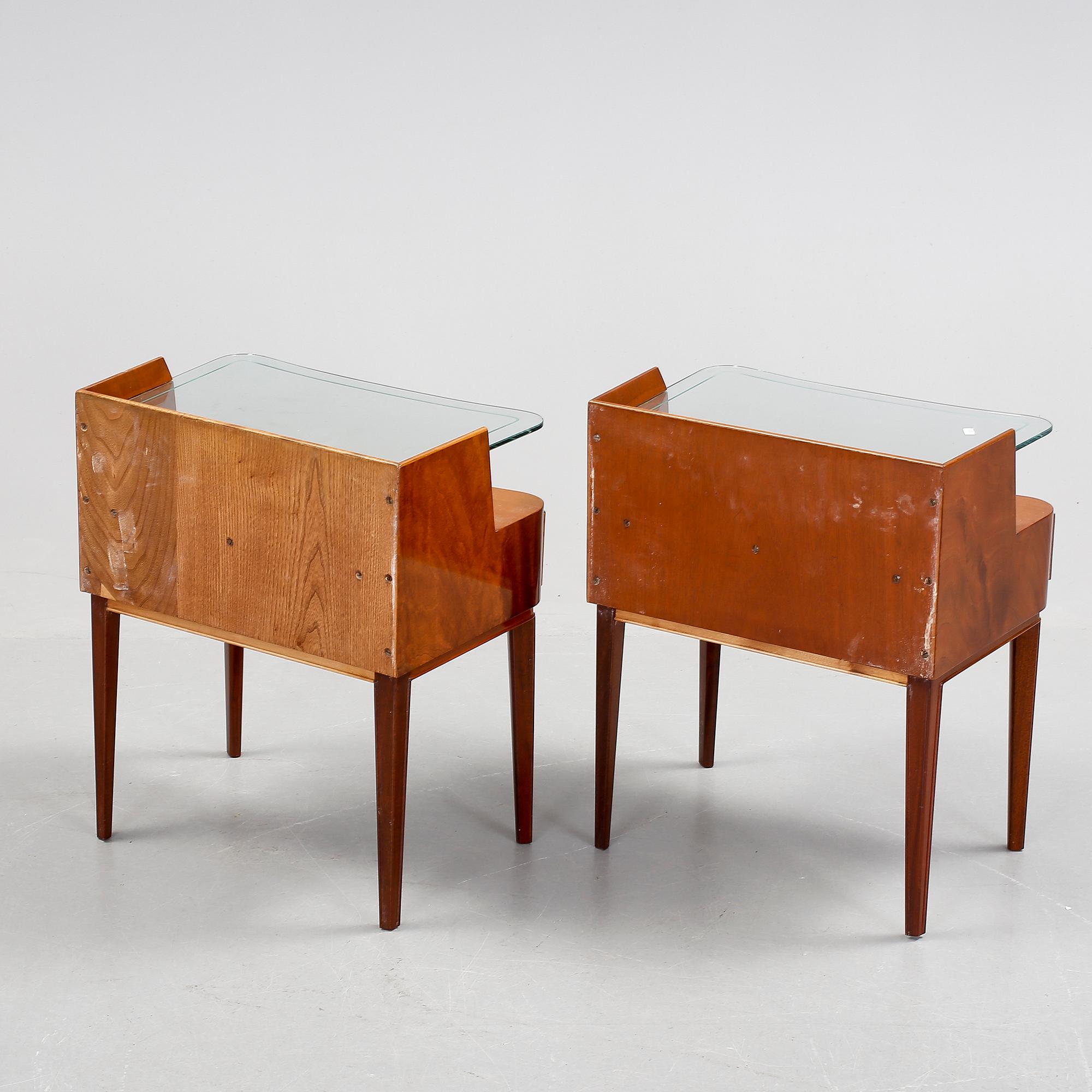 SÄNGBORD, ett par, 1930/40-tal.