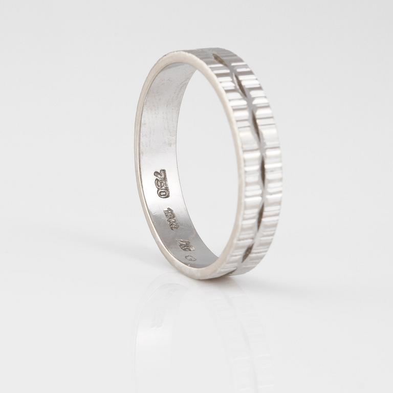 RING, 18K vitguld, importstämplad. Vikt 3,3 gram.