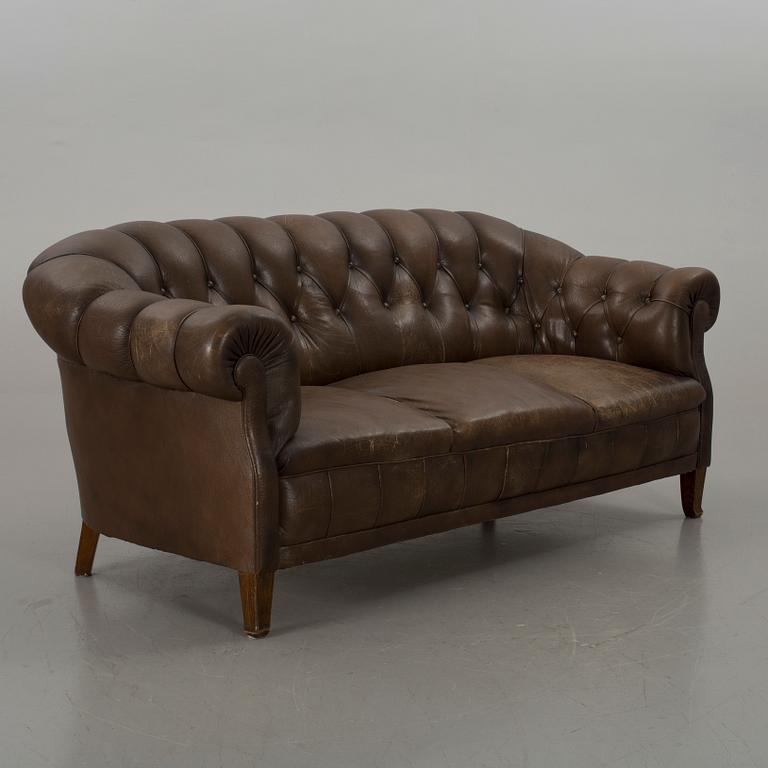 A CHESTERFIELD SOFA 20TH CENTURY.