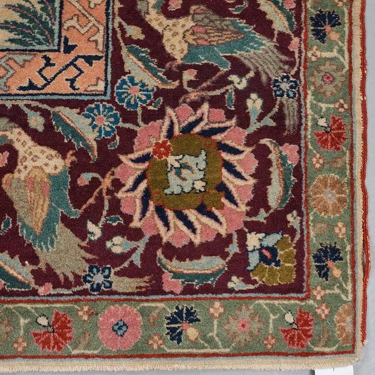 A CARPET, a semi-antique Tabriz figural, ca 327-333,5 x 236,5-240 cm.