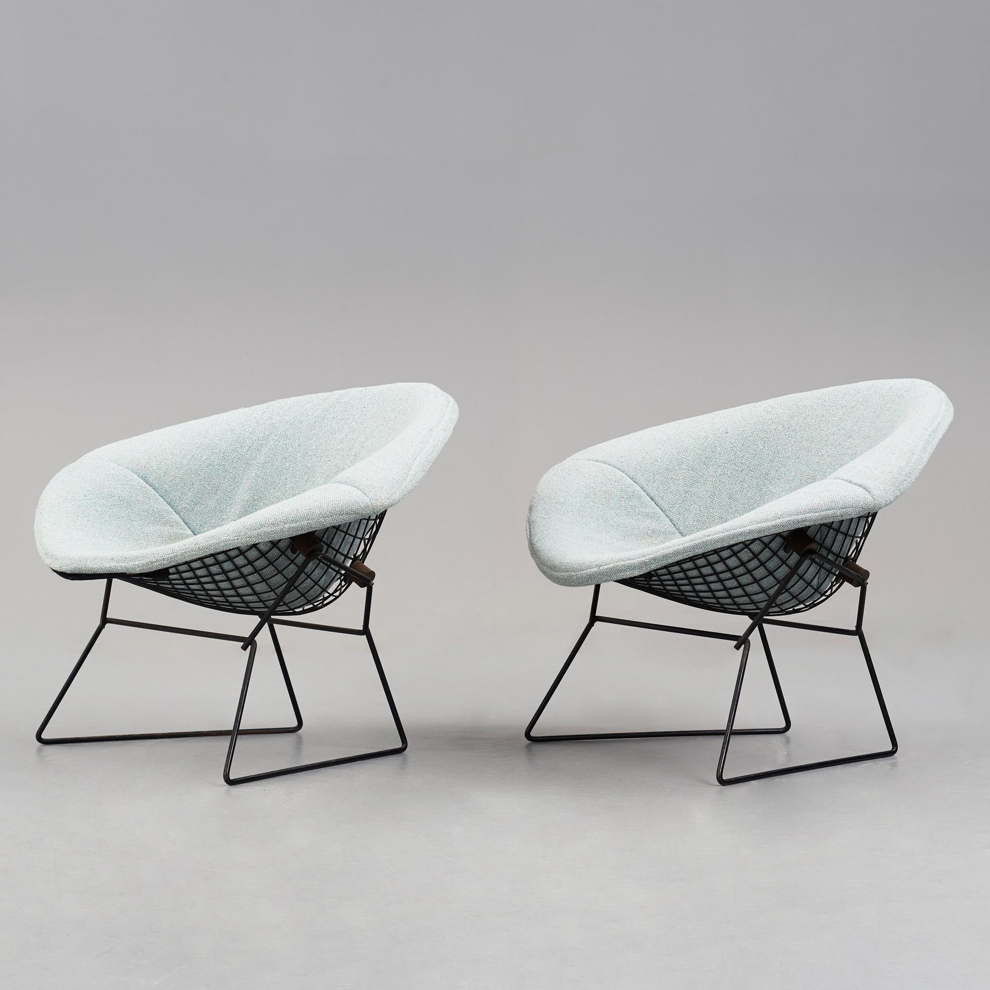 Harry Bertoia, a pair of "Wide Diamond" chairs, Knoll International, 1950-60's.