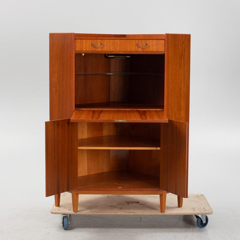 A mid 20th Century cabinet.