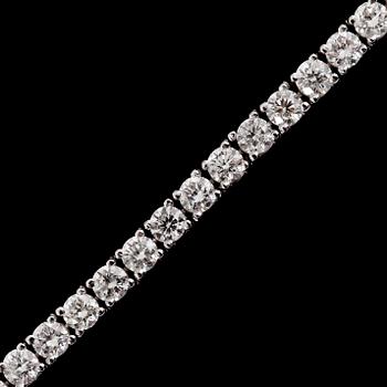 ARMBAND, 18 k vitguld, Rivière, 56 briljantslipade diamanter totalt 5.27 ct.