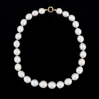 COLLIER, med odlade pärlor.