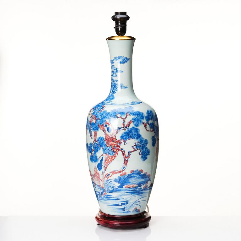 A Chinese vase underglaze iron red and blue, Qing dynasty, late 19th Century.