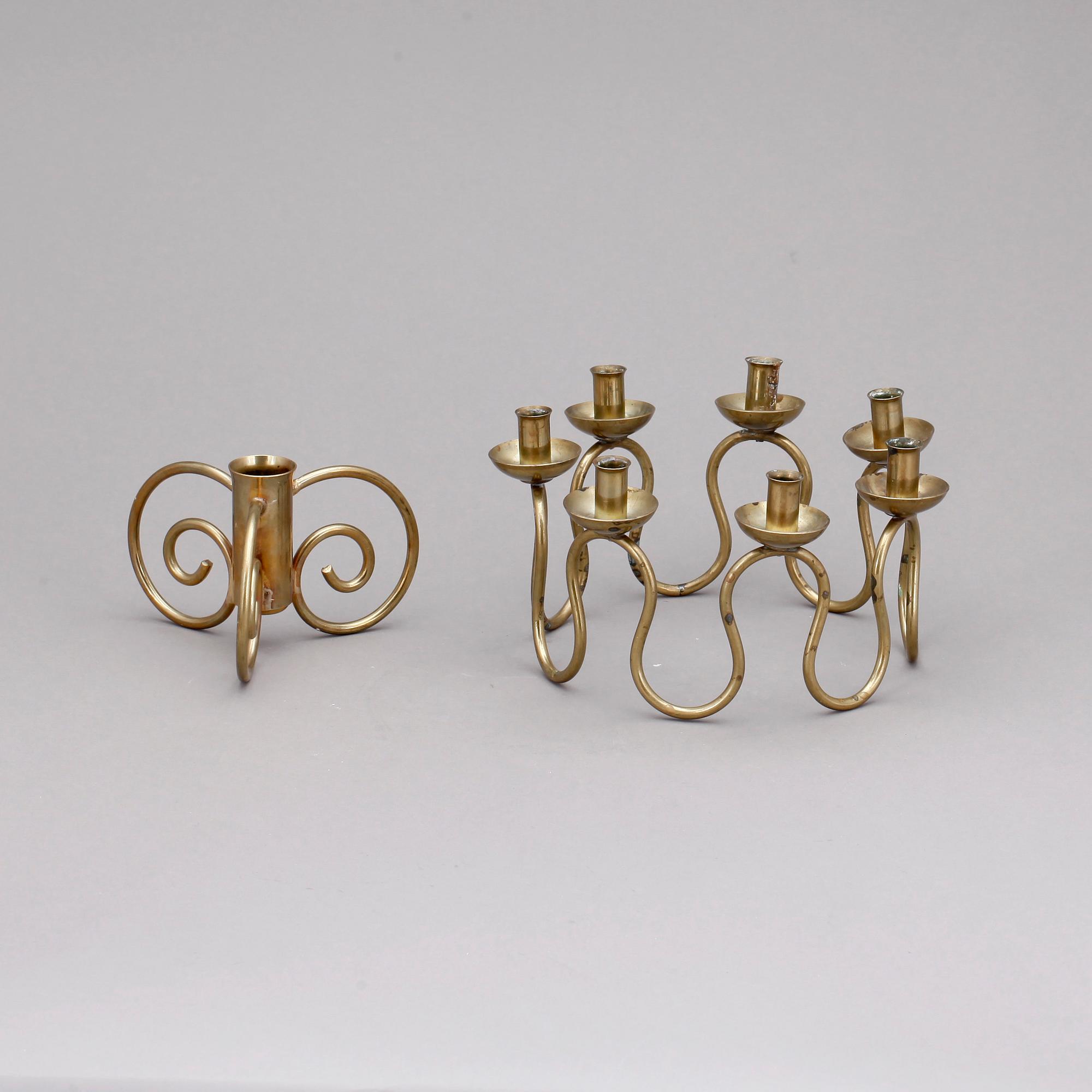 LJUSSTAKAR, 2 st mässing, Lars Holmström, Arvika, 1900-tal.