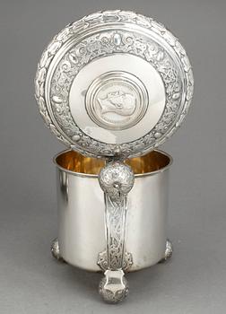 DRYCKESKANNA, silver, C G Hallberg, Stockholm 1919, Barockstil. 874 gram.