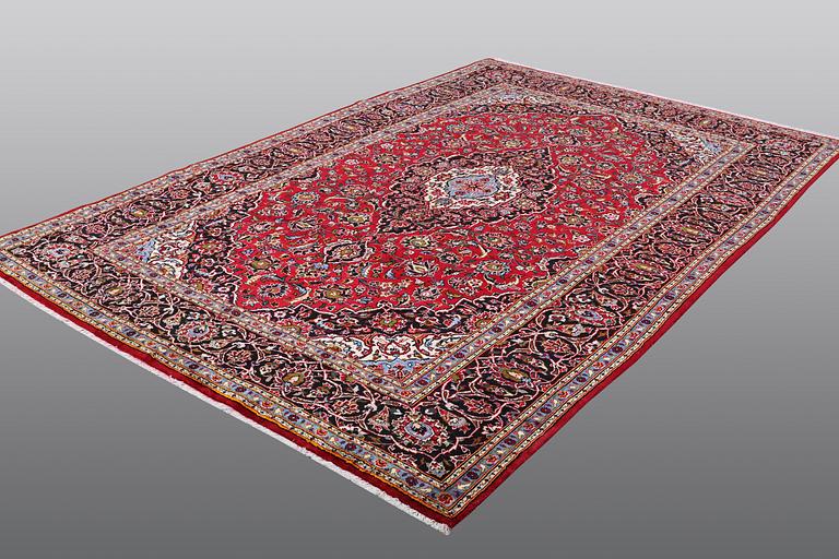 A CARPET, Kashan, ca 310 x 206 cm.