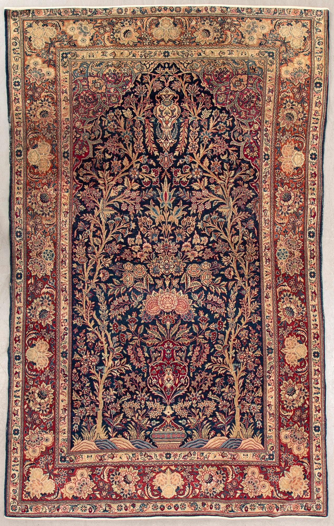 A semiantique Kashan carpet ca 219x134 cm.