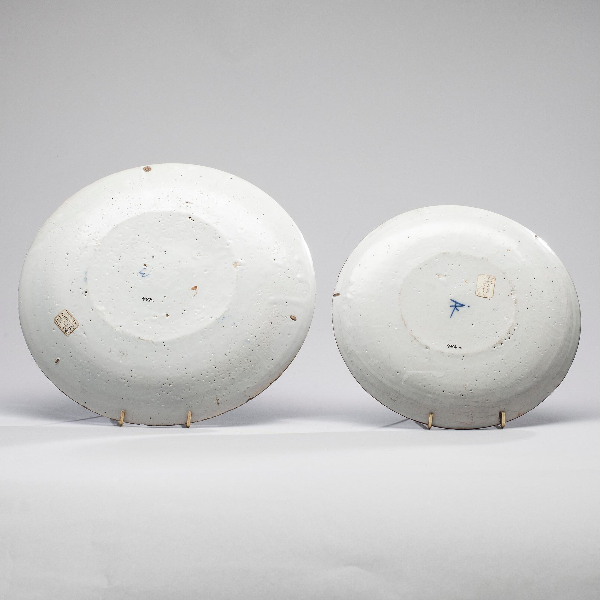 FAT, 2 st, porslin, Delft Holland, ca 1700.