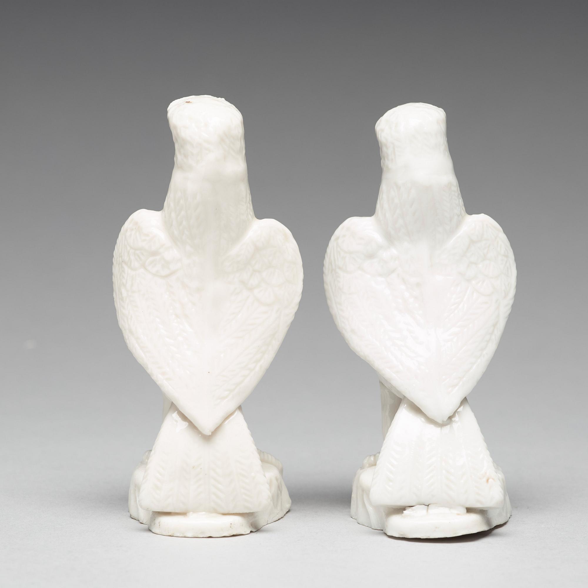 FIGURINER, ett par, blanc de chine. Qingdynastin, 1700-tal.
