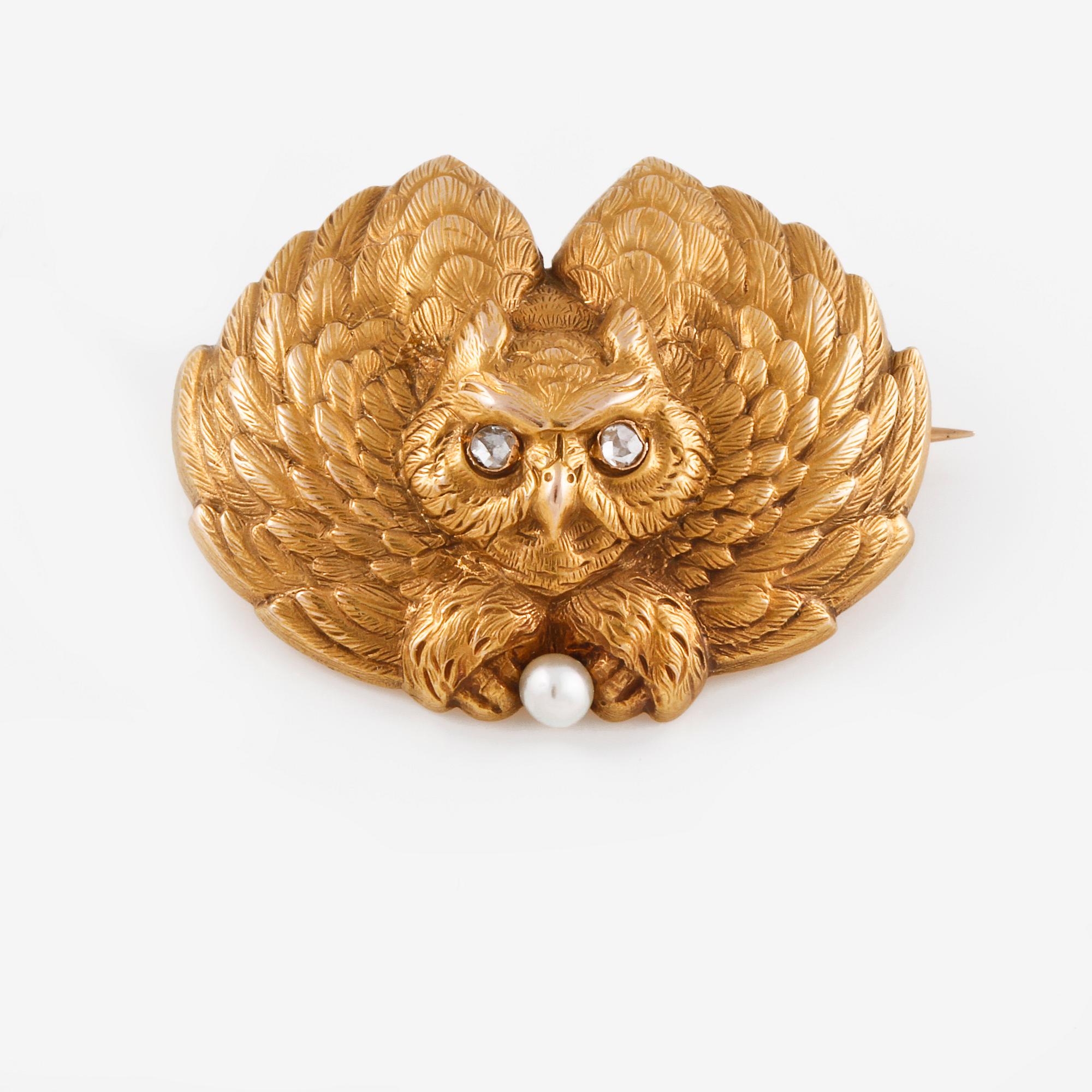 BROSCH, 14K guld med 2 rosenslipade diamanter samt odlad pärla. Vikt 4,4 gram.
