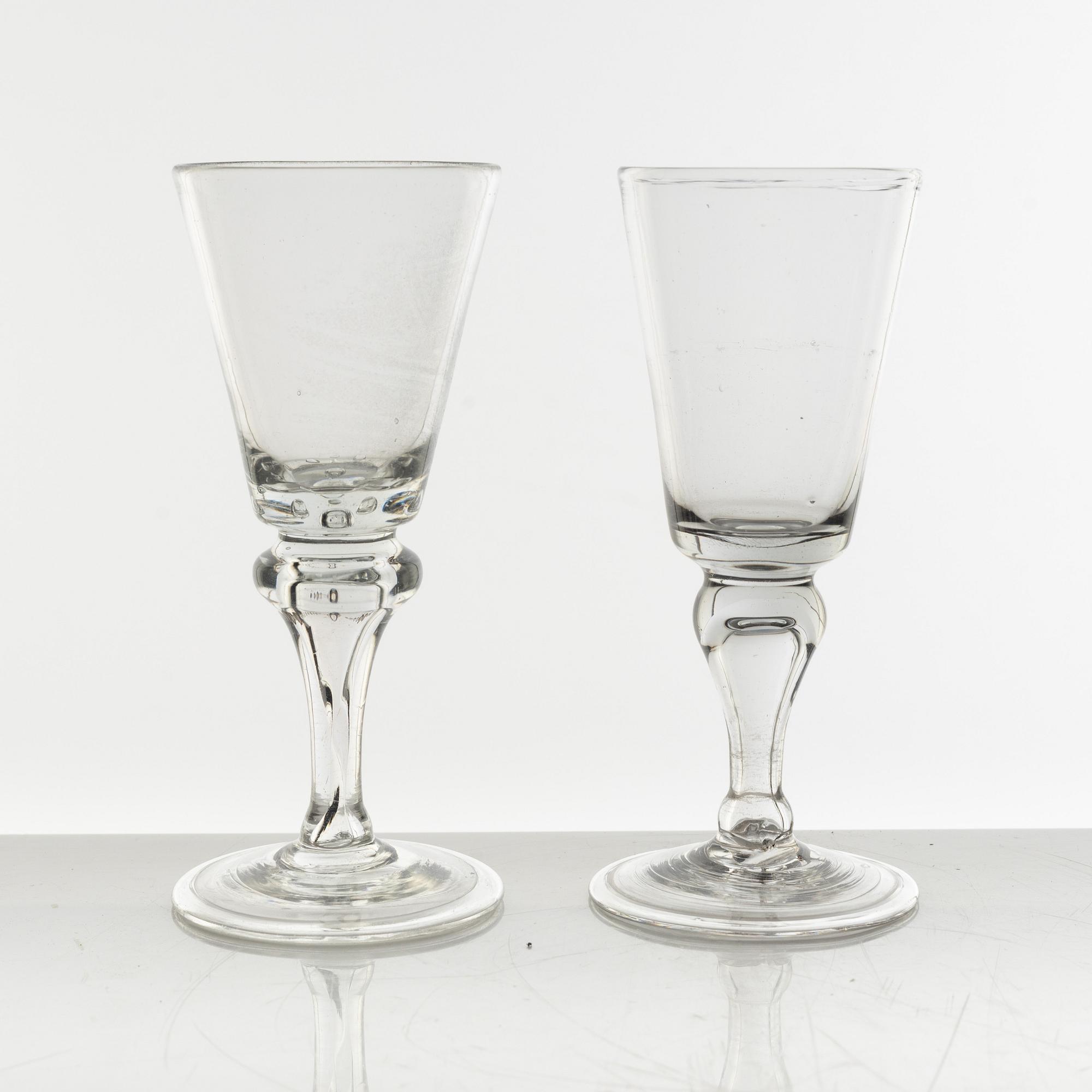 Glas, två stycken, troligen Sverige, 1700-tal.