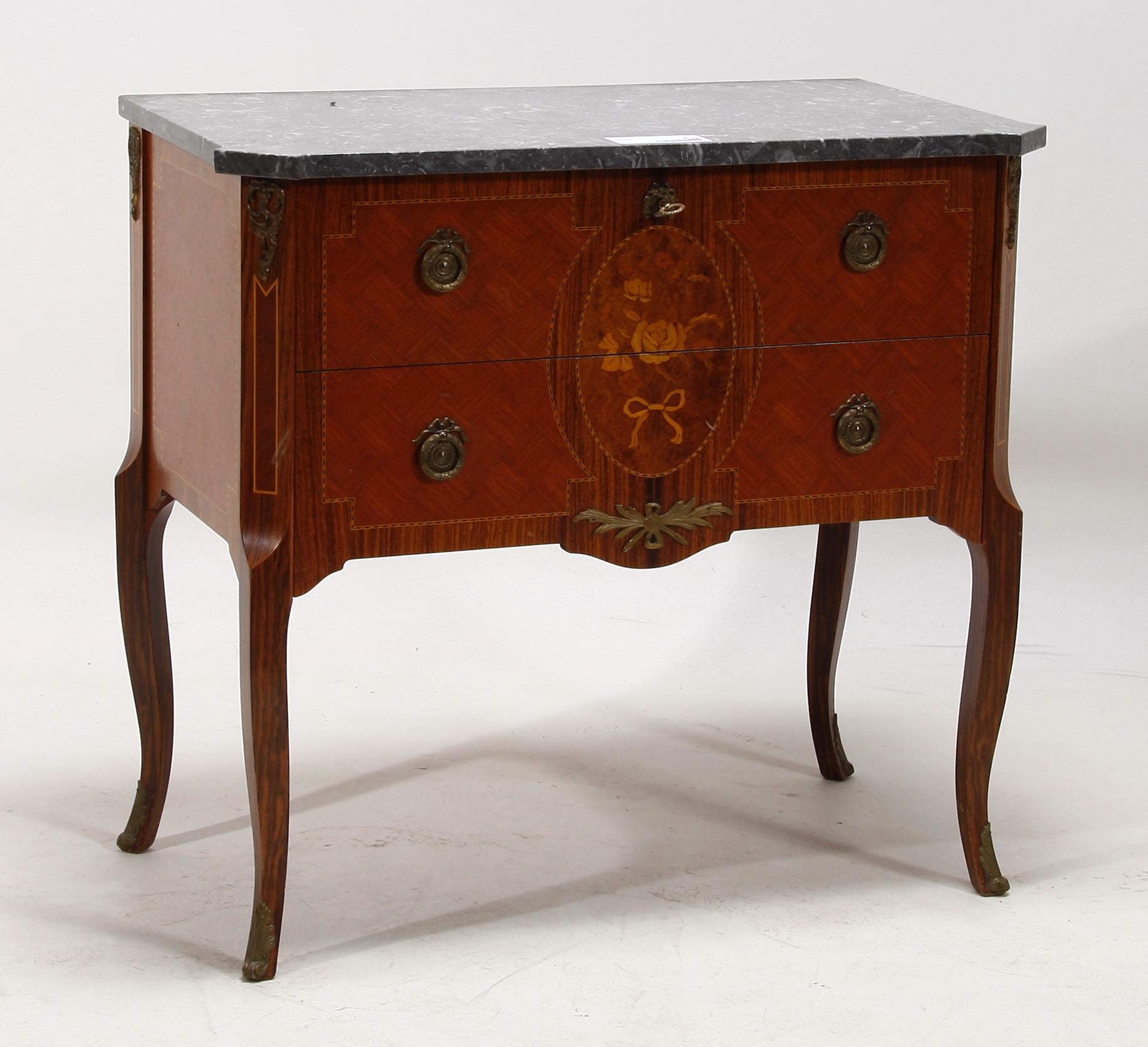 BYRÅ, gustaviansk stil, 1900-tal.