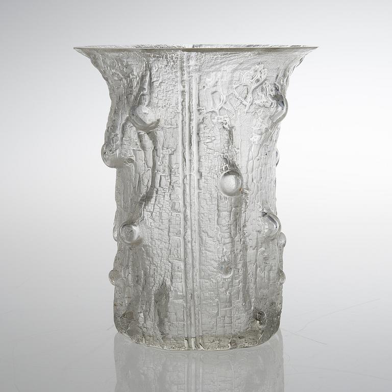 A TIMO SARPANEVA GLASS VASE, Finlandia-series, signed Timo Sarpaneva -3356.