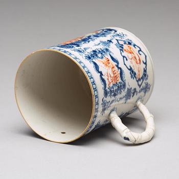 A famille rose mug, Qing dynasty, Qianlong (1736-95).