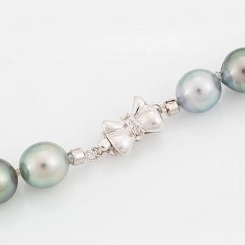 A Tahitian cultured pearl necklace.