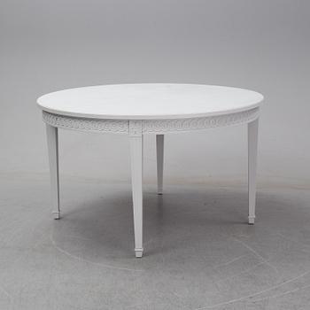 A mid 20th Century dinner table.