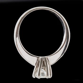 RING, 18k vitguld med briljantslipad diamant ca 0,80ct.