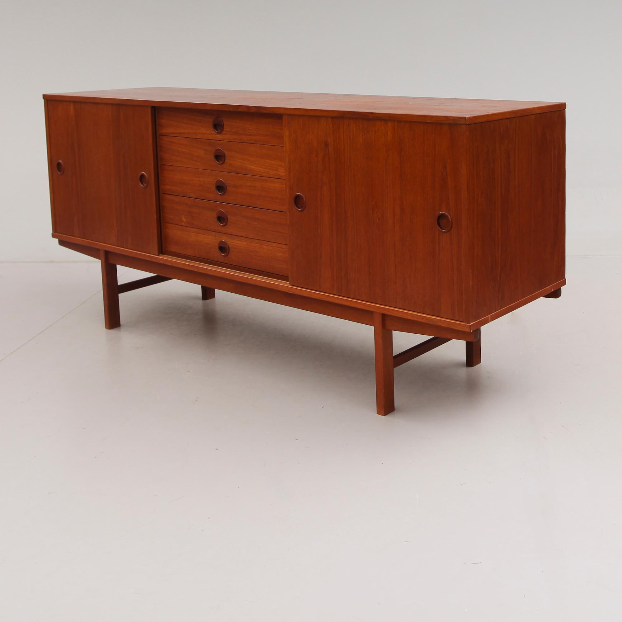 SIDEBOARD, Svenska Möbelfabrikerna, 1900-talets mitt.