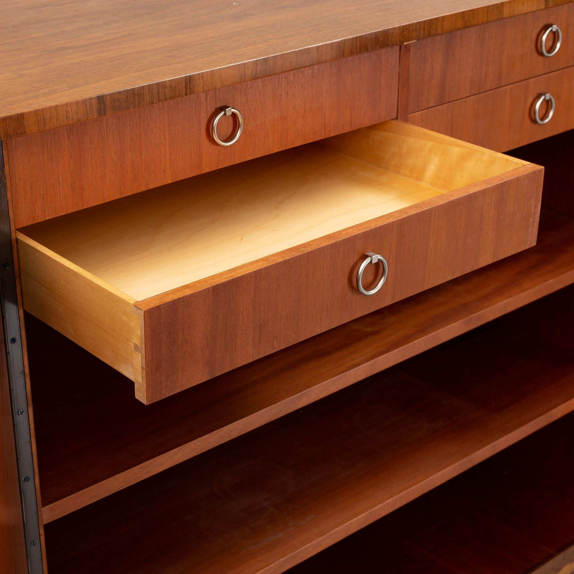 Skåp, Mjölby Intarsia, troligen. 1940-tal.