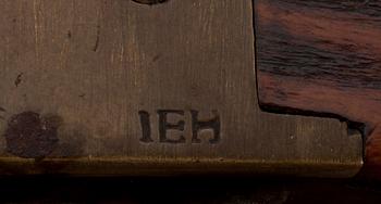 PEPPERBOX, mässing med valnötsskaft, stämplad IEH, J. Engholm (1820-1918) Ödestugu.