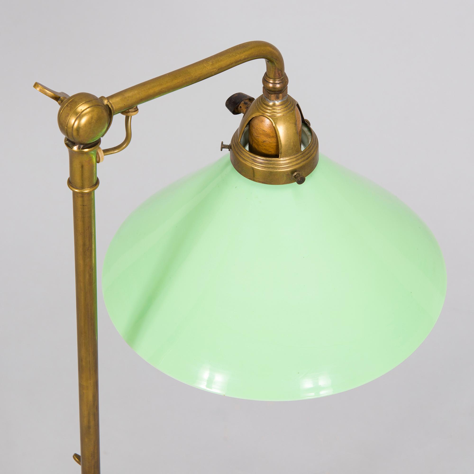 Pöytävalaisin / kirjoituspöydänvalaisin, noin 1900.