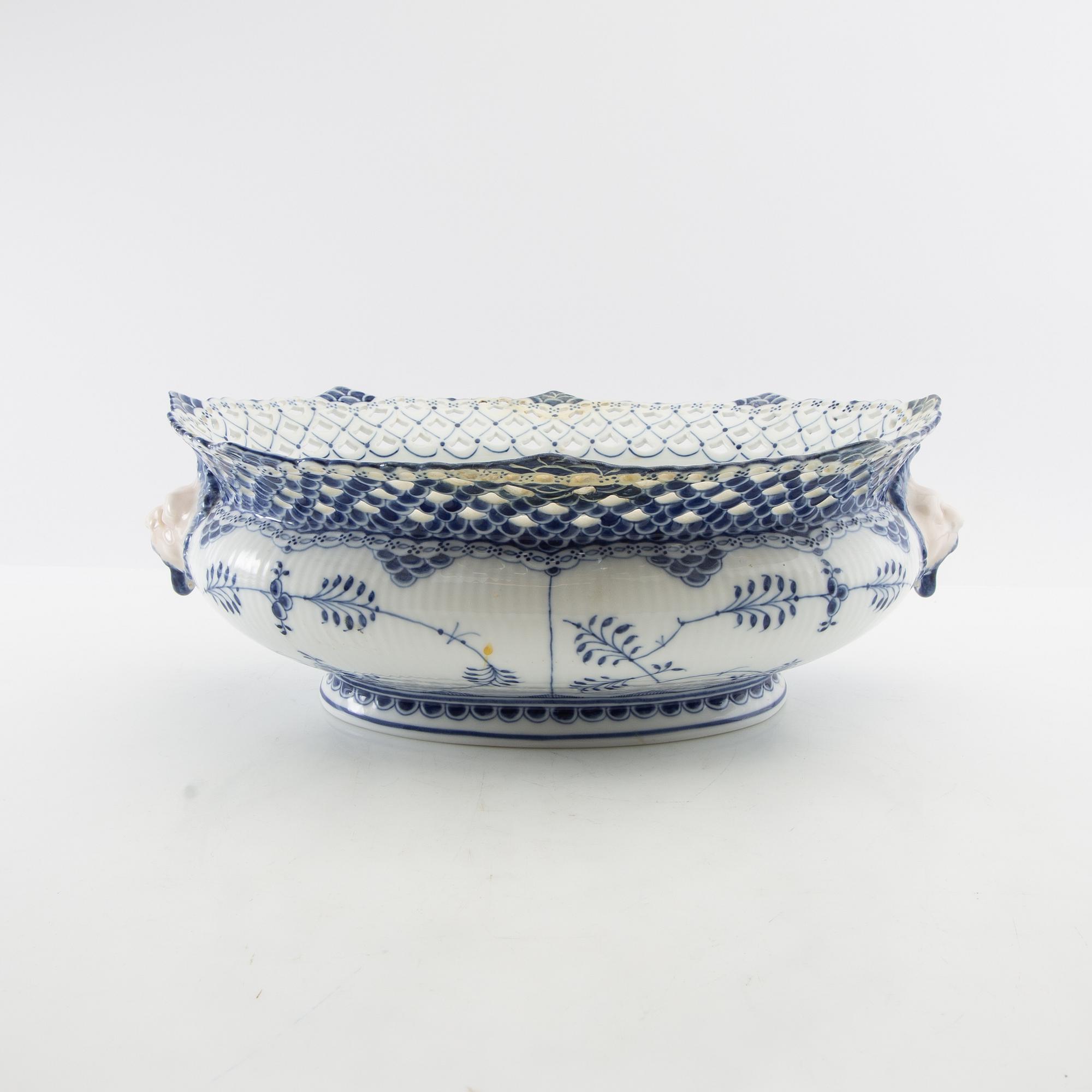 Jardinière "Musselmalet helblonde" Royal Copenhagen Denmark early 20th century porcelain.