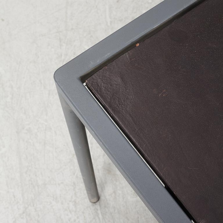 Jonas Bohlin, a dining table.