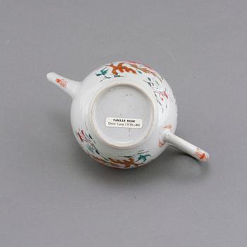 TEA BOWLS, 2 pieces, China, 18:th century.