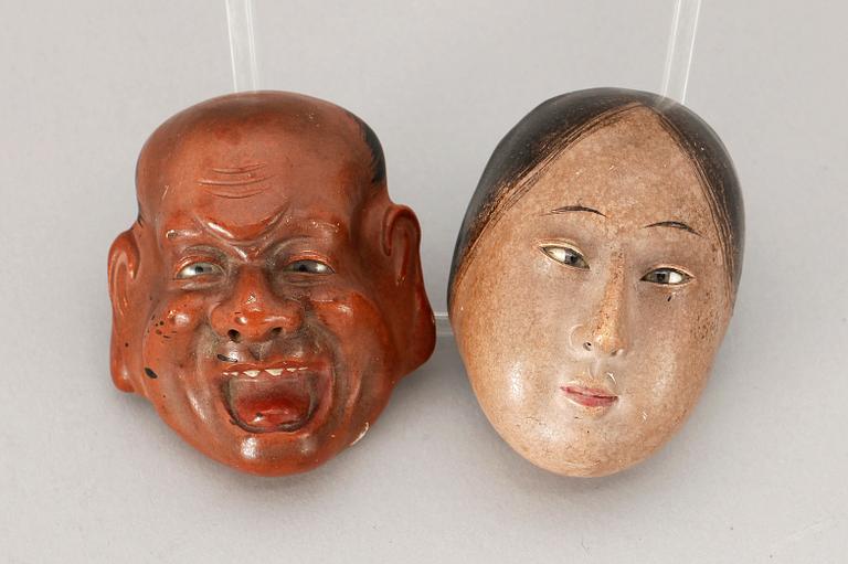 MINIATYRMASKER, 2 st, papier maché, Japan, 1900-talets början.