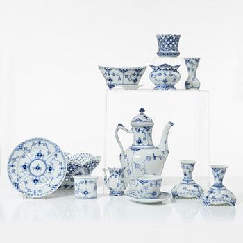 Royal Copenhagen, "Musselmalet", coffee service, 38 pieces, porcelain, full and half lace.