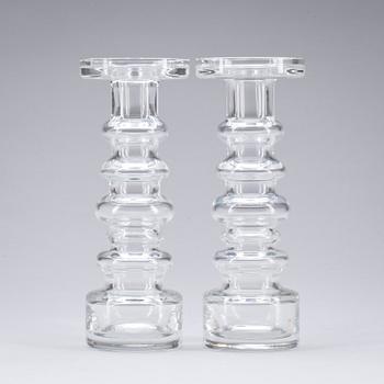 LJUSSTAKAR/VASER ett par, glas, "Lilla fyrtornet", Toikka, Nuutajärvi, signerade.
