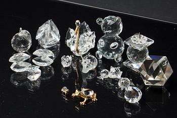 17 GLASS FIGURINES SOME MARKED SWAROVSKI.