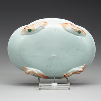 UPPLÄGGNINGSSKÅL samt SALTKAR, ett par, kompaniporslin. Qingdynastin, Qianlong (1736-95).