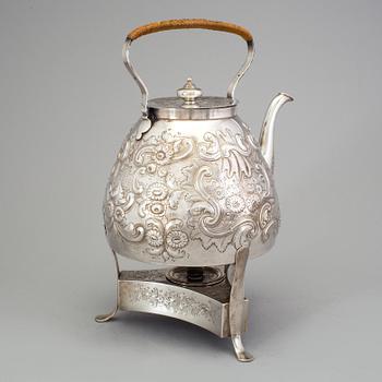 An English 18th century silver water pot and heater, mark of Charles Wright, London 1781. George III.