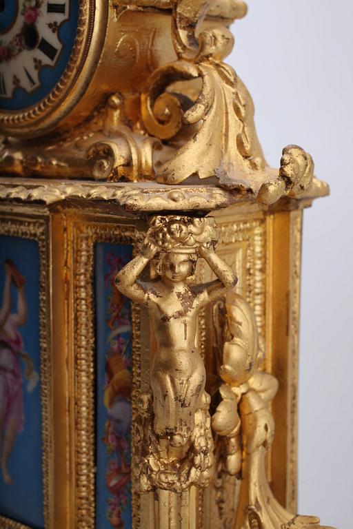 BORDSPENDYL, Frankrike, 1800-tal.