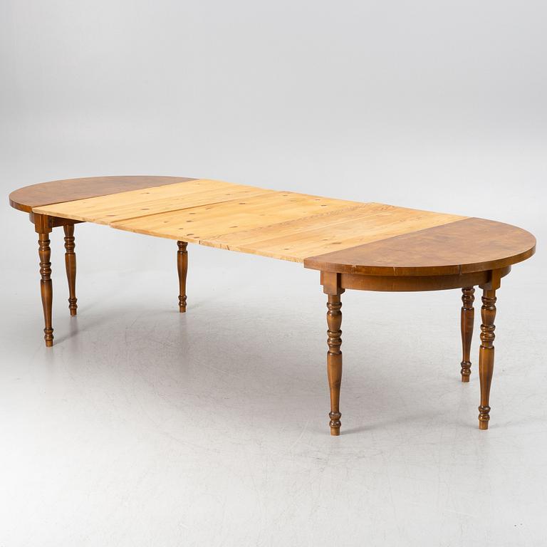 A late 19th century dining table.
