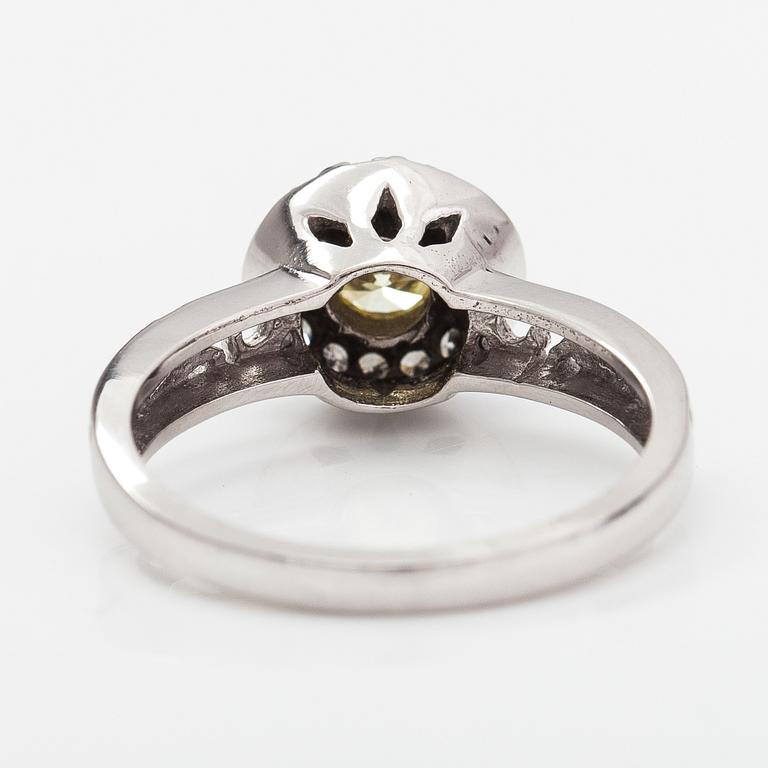 Ring, 14K vitguld, diamanter ca. 0.60 ct tot.