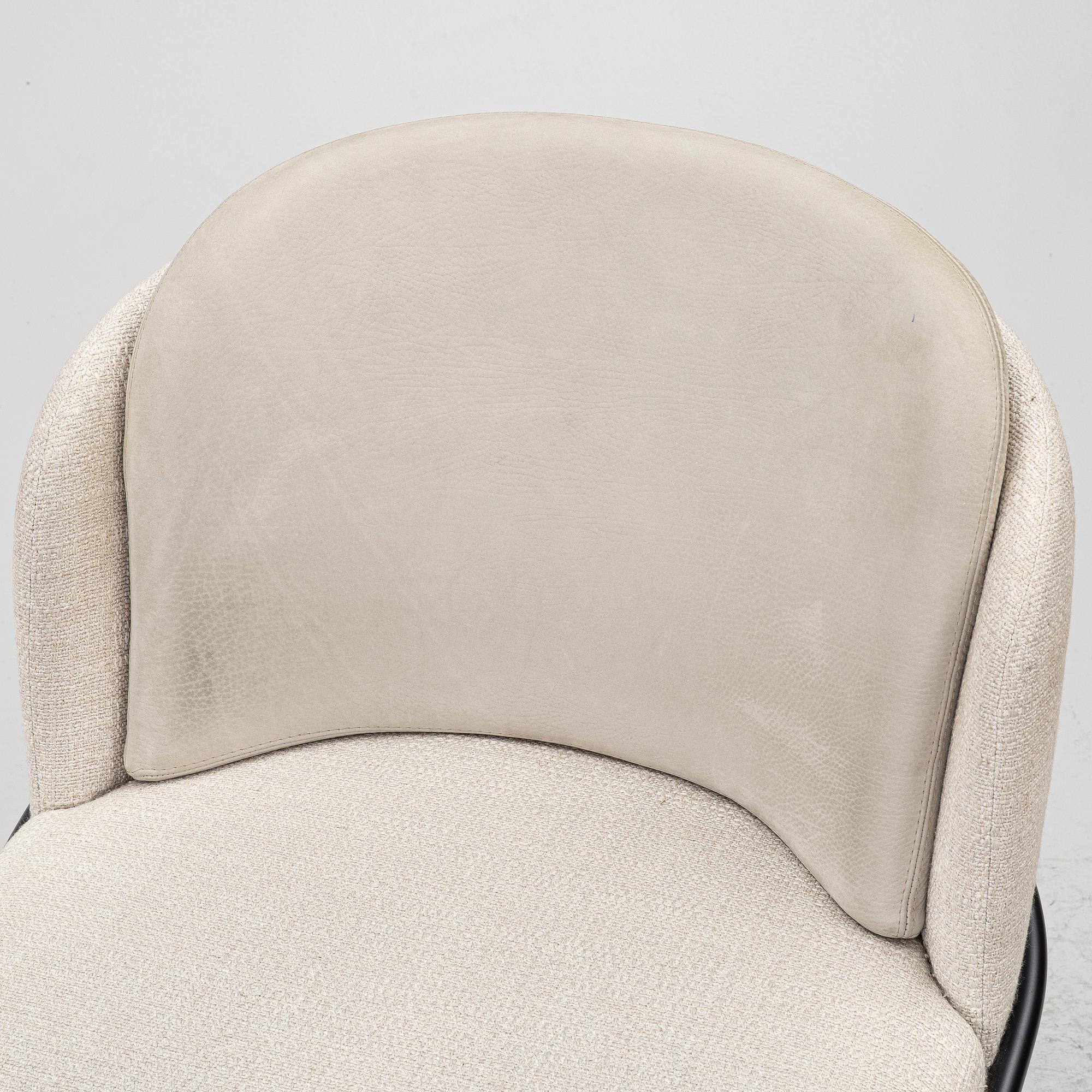 Christophe Delcourt, stolar, ett par, "Fil Noir Dining", Minotti. Italien.