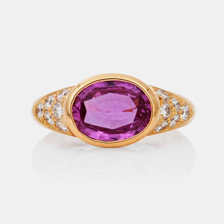 A circa 3.10 ct pink sapphire and brilliant-cut diamond ring. Total carat weight circa 0.50 cts.