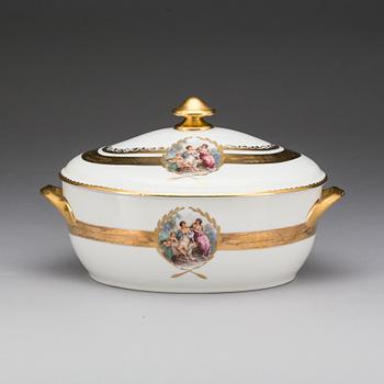 TERRIN MED LOCK, porslin. Royal Copenhagen.