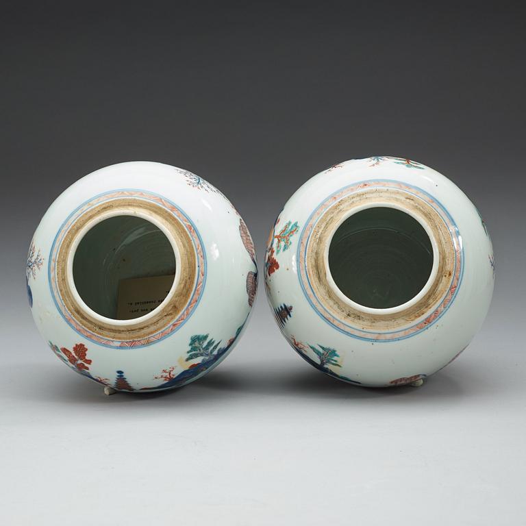 A pair of imari jars with gilt bronze covers. Qing dynasty, early 18th Century.